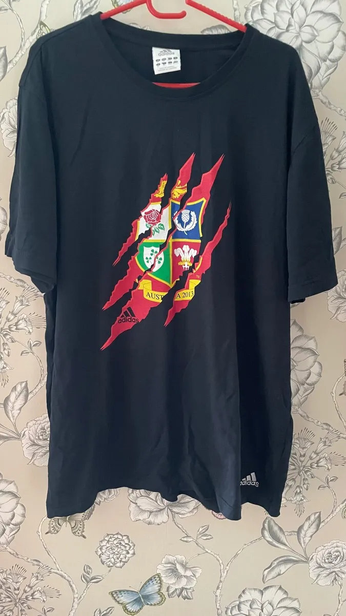 Two  lions T-shirts - Image 1