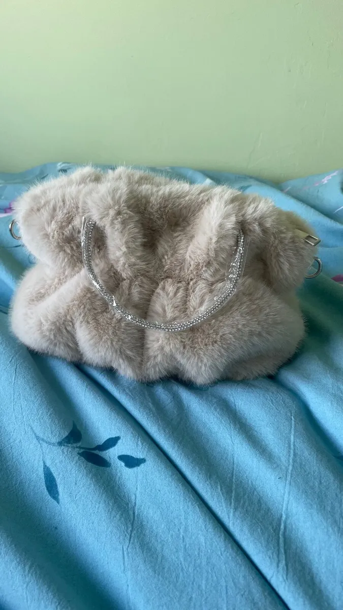 New fluffy bag - Image 1