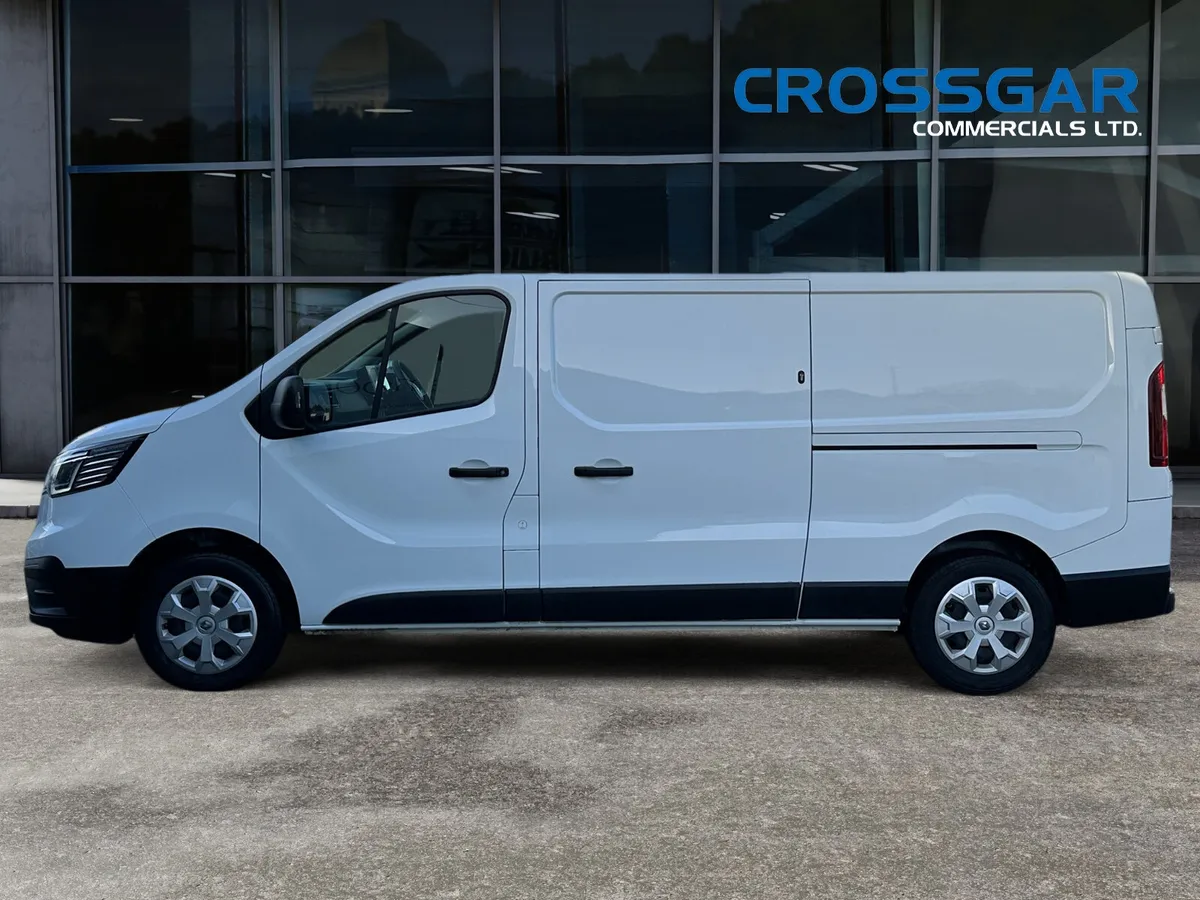 Renault Trafic 2023 LWB HIGH SPECIFICATION MODEL - Image 4