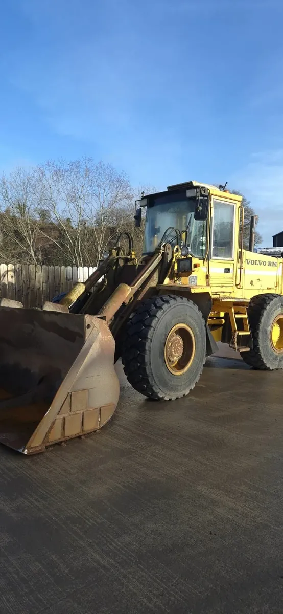 Volvo L90 Loading Shovel - Image 2