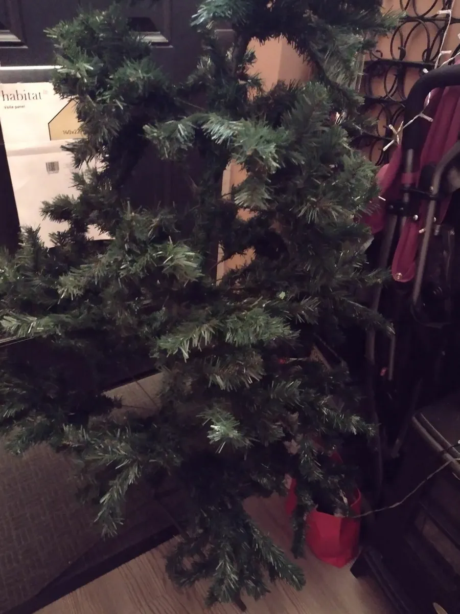 1.8m Cedar Fir artificial Christmas tree - Image 4