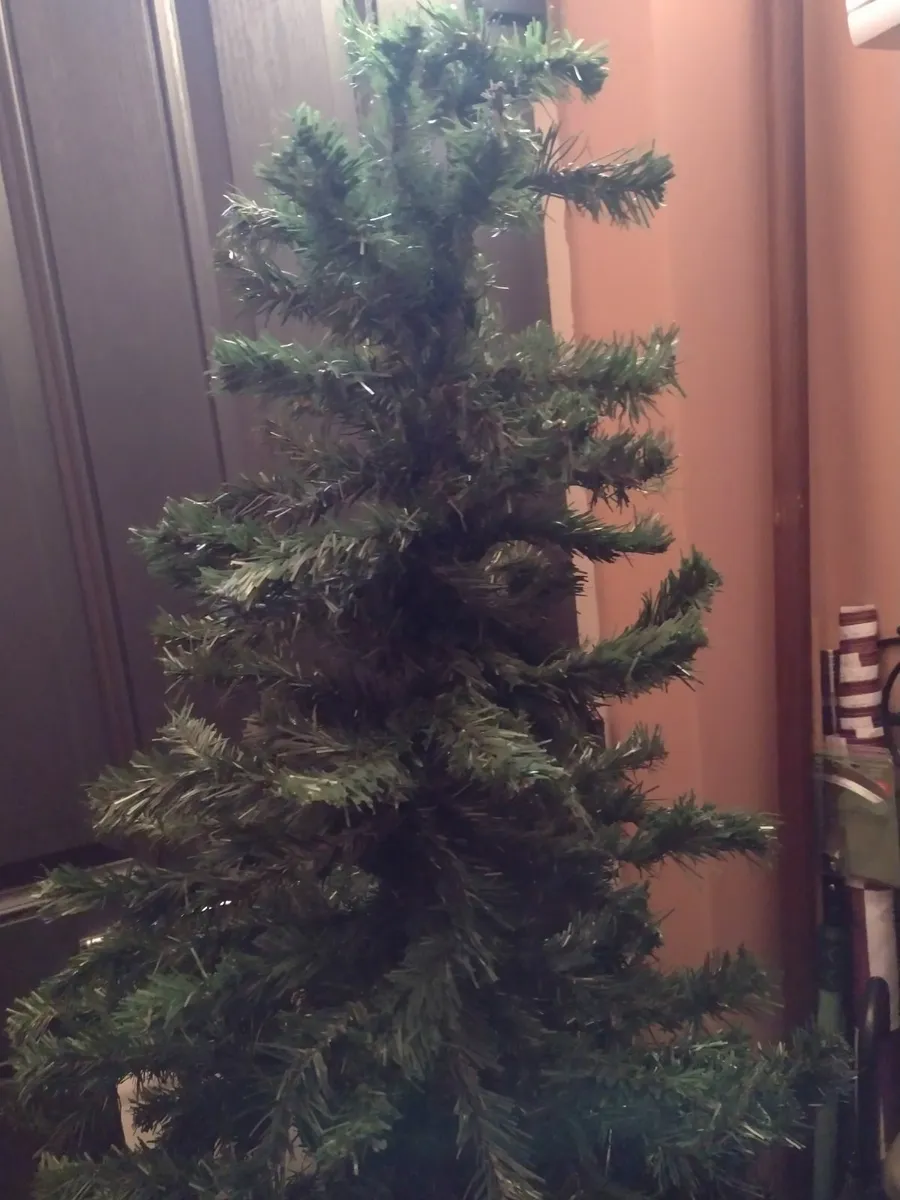 1.8m Cedar Fir artificial Christmas tree - Image 3