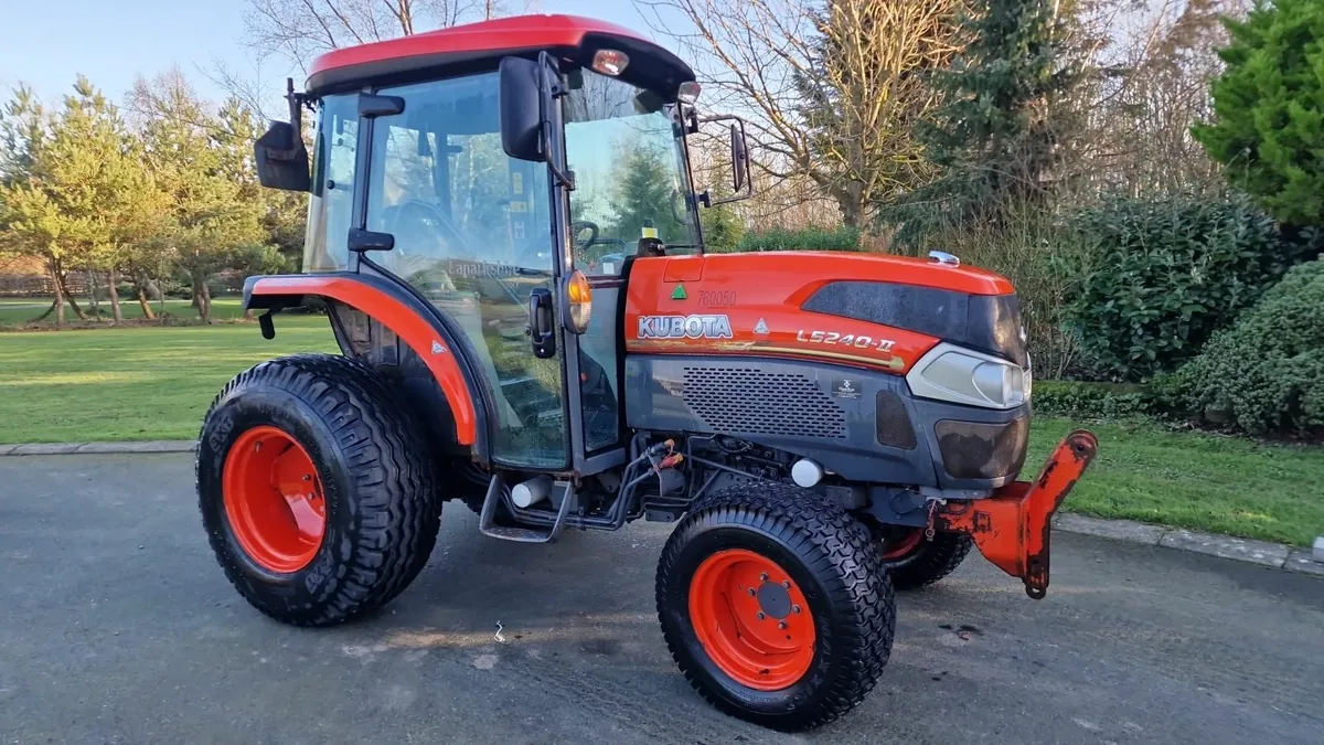 Kubota L5240-II 54hp Compact Tractor - Image 3
