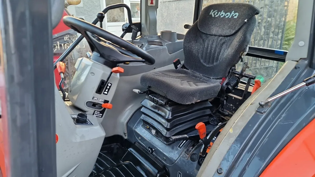 Kubota L5240-II 54hp Compact Tractor - Image 4