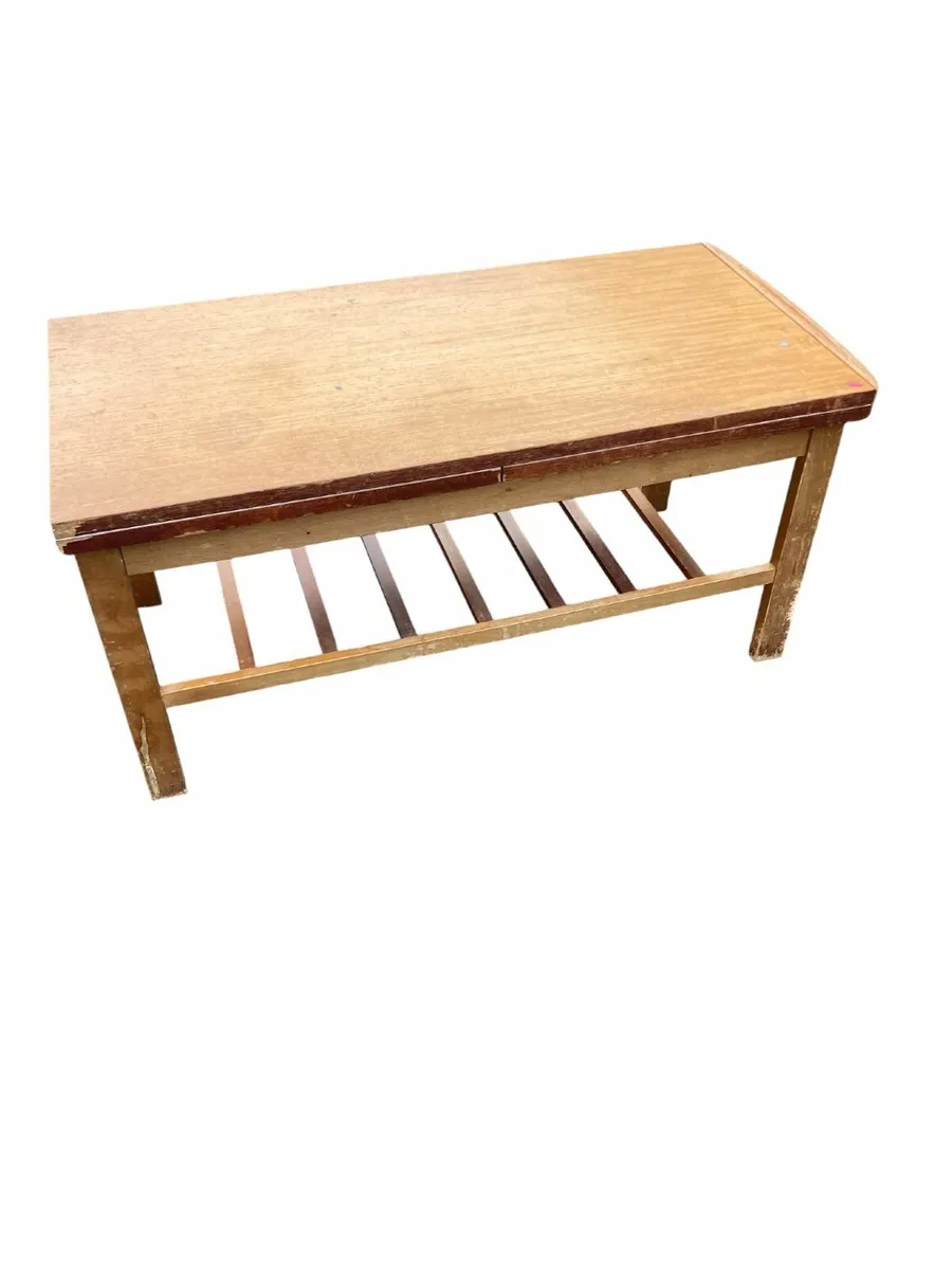 Coffee Table - Mid Century. - Image 1