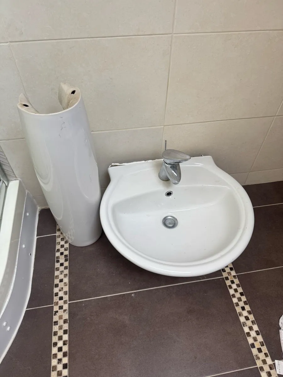 Bathroom sink - Image 2