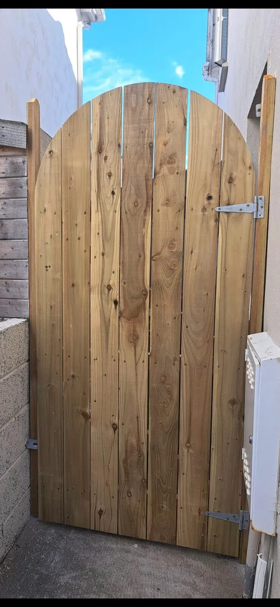 Wooden Gates and fencing - Image 4