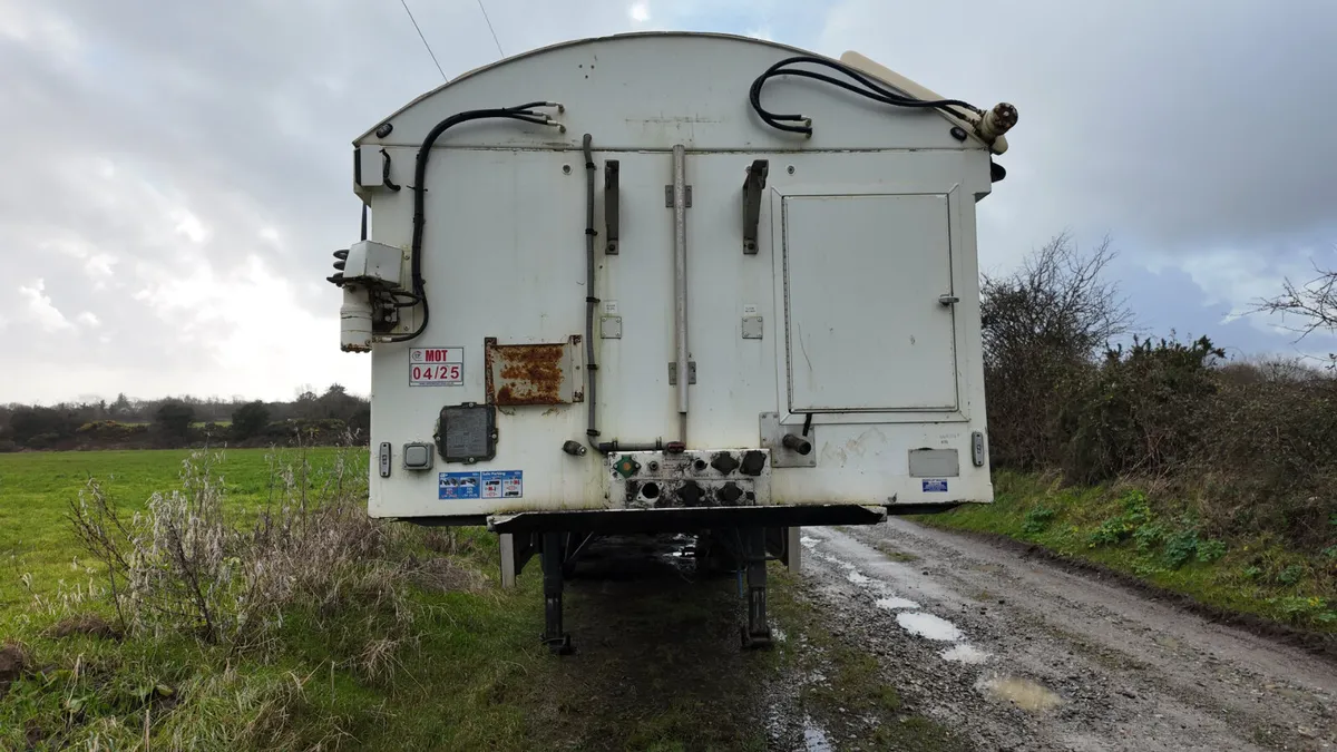 2017 Wilcox Walking Floor Trailer - Image 4