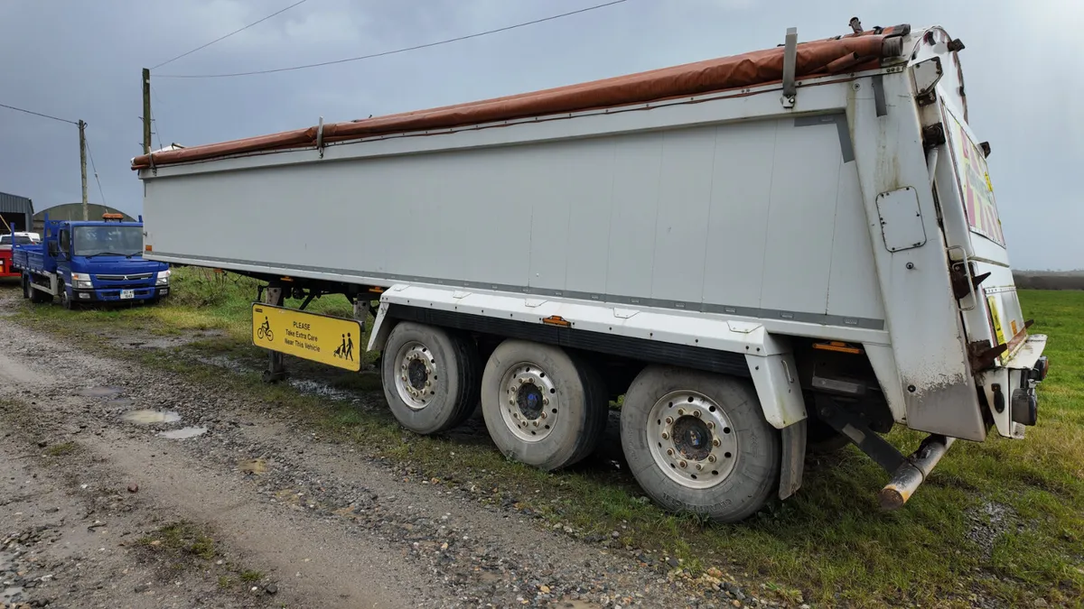 2017 Wilcox Walking Floor Trailer - Image 1