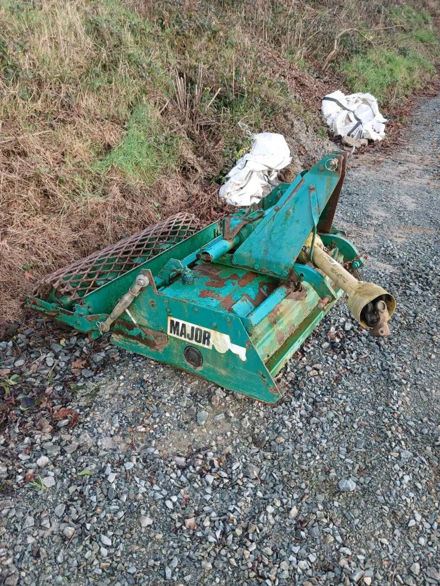 Major stone burier - Image 1