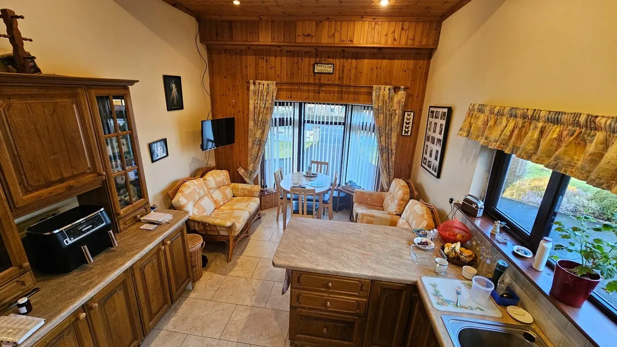 Conservatory Furniture Suite - Image 1