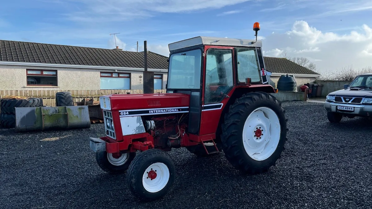 International 584 - Image 1