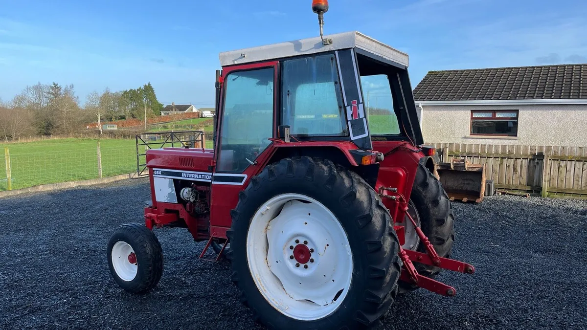 International 584 - Image 2