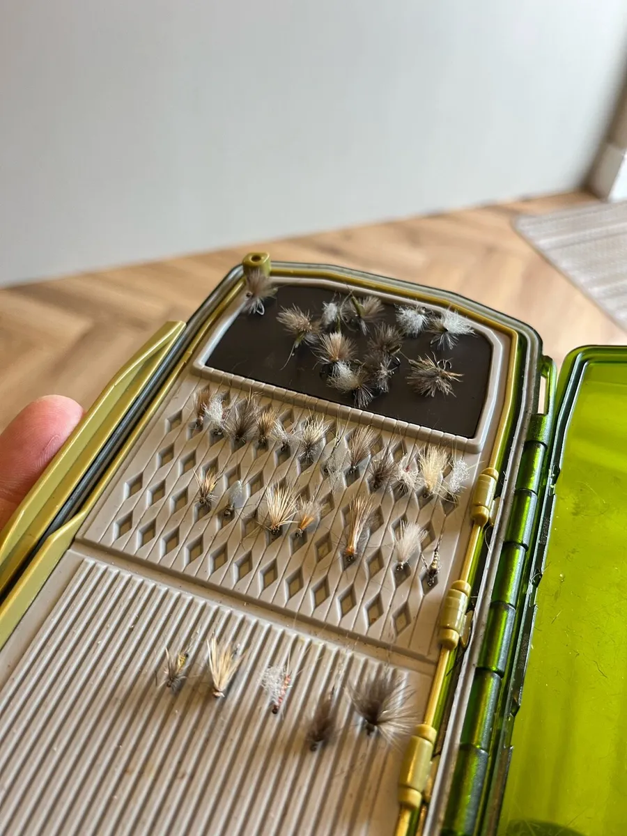 Umpqua fly box and fishing flies - Image 4