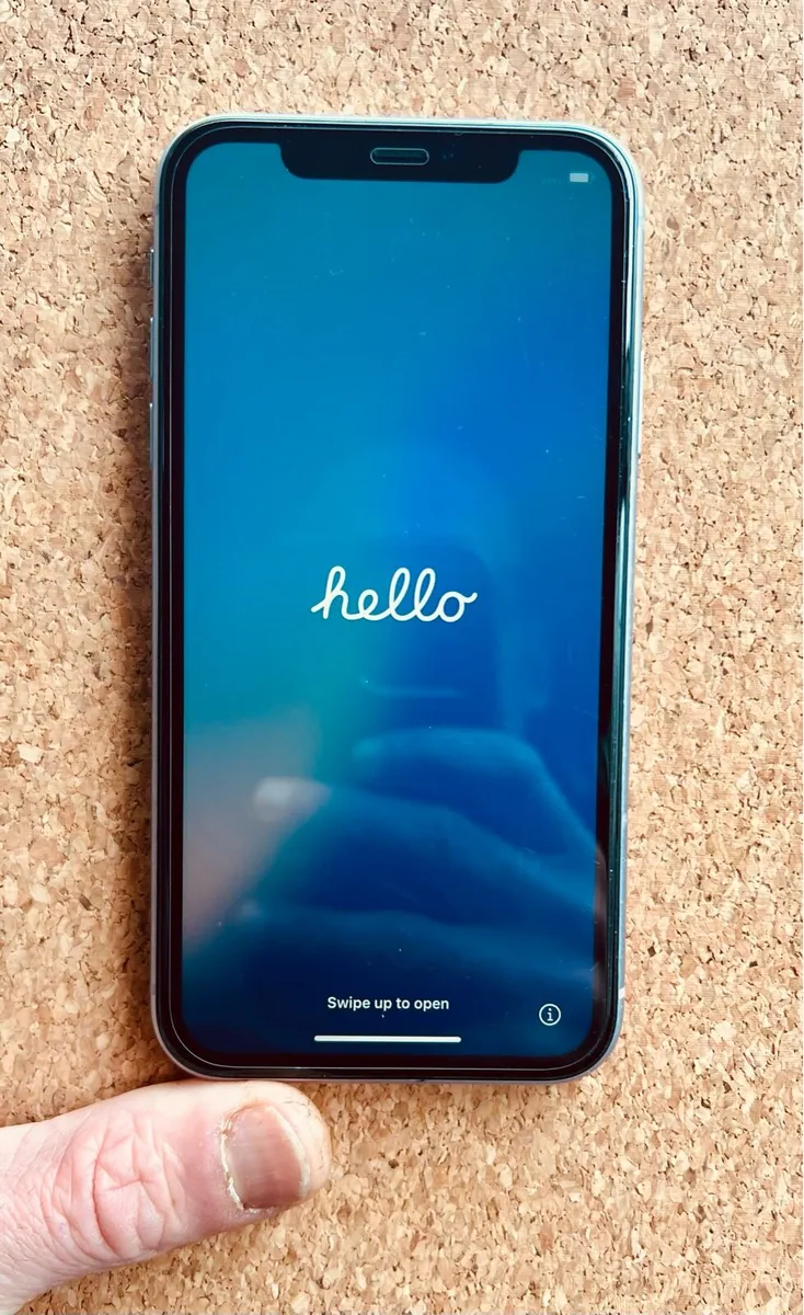 iPhone 11 - unlocked - very good condition - Image 2