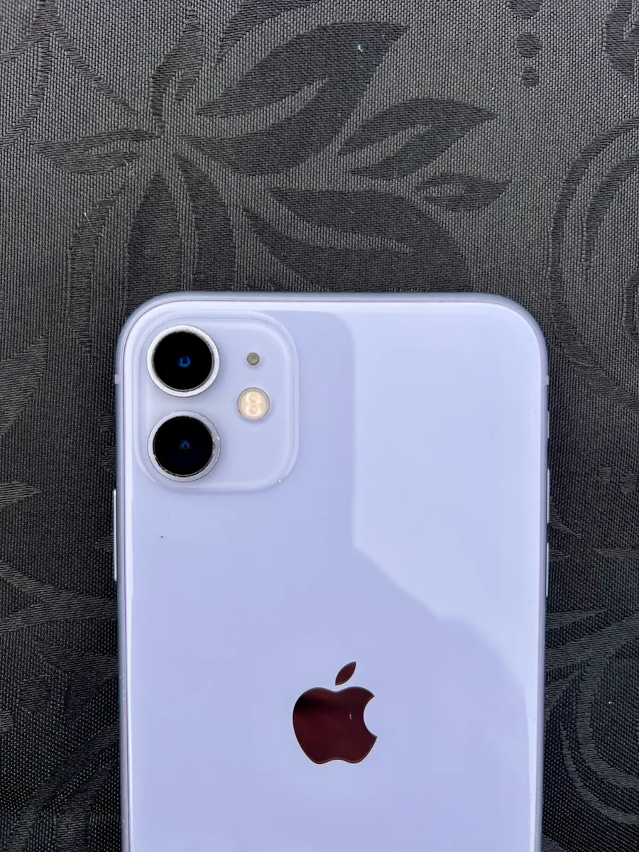 iPhone 11 - unlocked - very good condition - Image 4