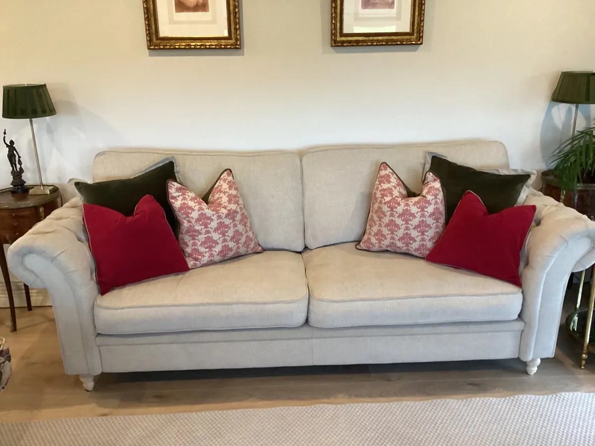 Beautiful 3/4 Seat Sofa - Image 1