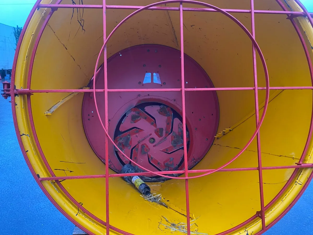 Used Teagle Tomahawk 4040 straw chopper - Image 2