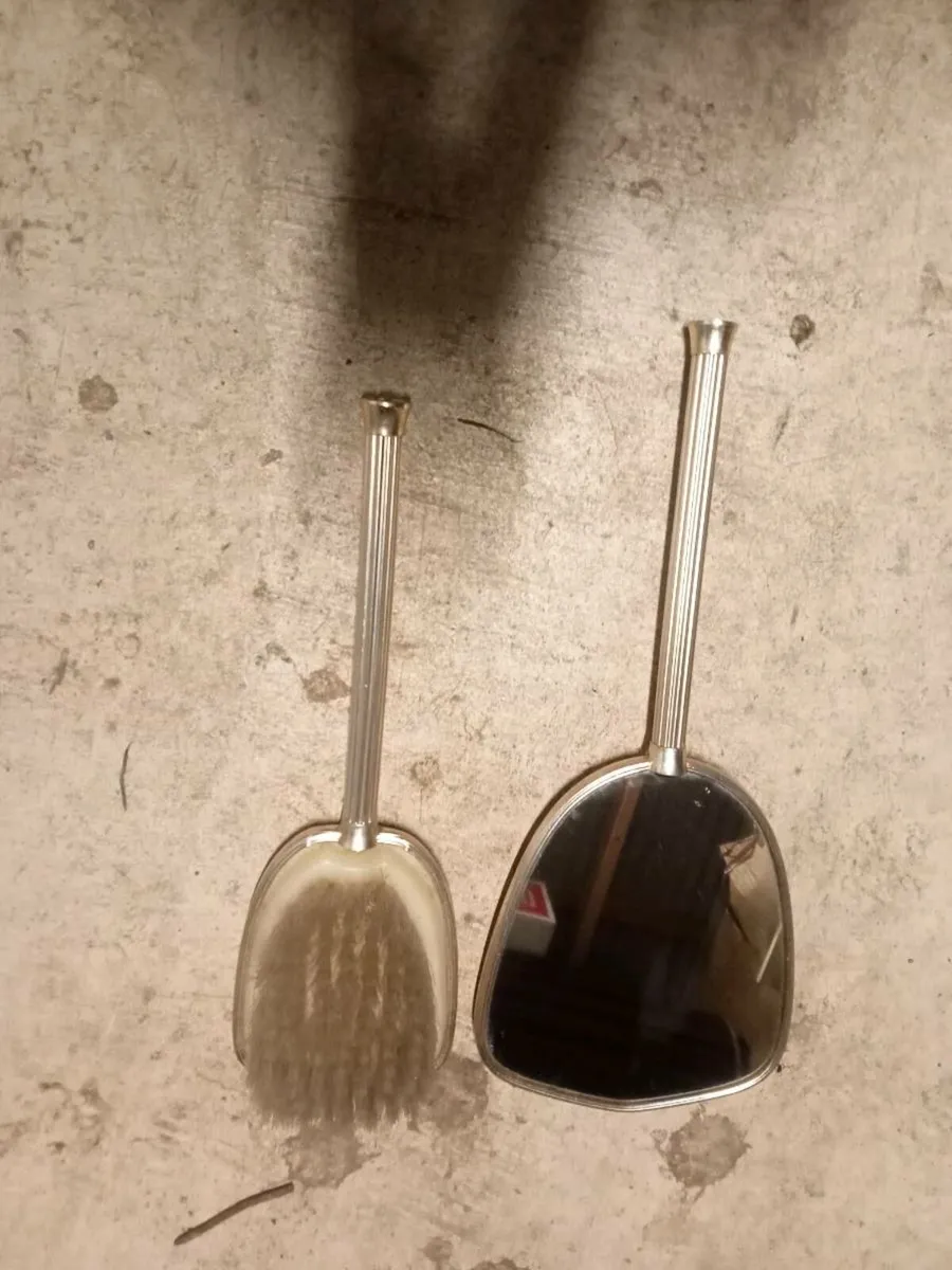 Old brush and mirror set - Image 2