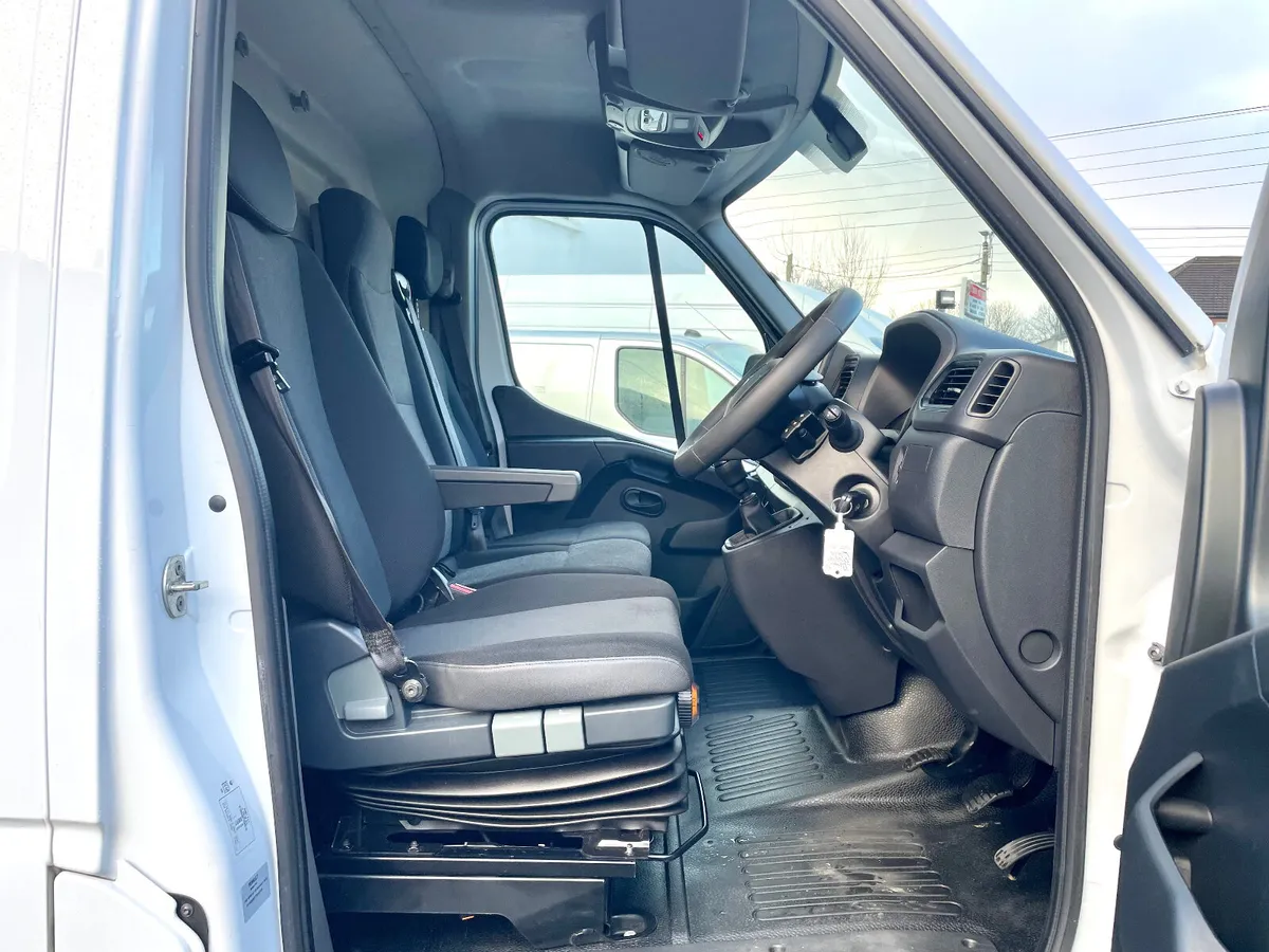 Renault Master MM35 Business+ 2.3 DCI 135BHP,2023 - Image 4