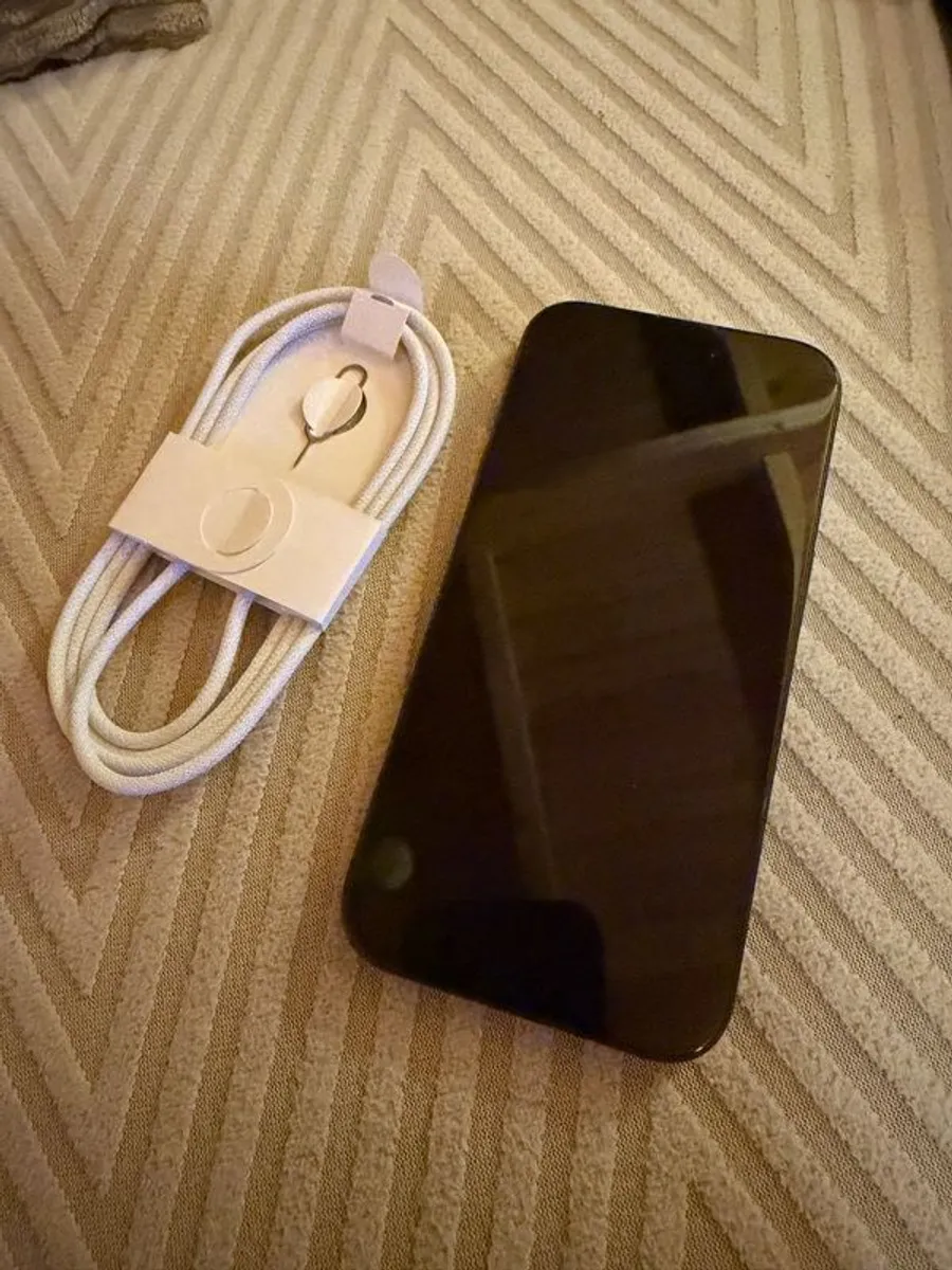 Apple iPhone 15 Pro - Image 4