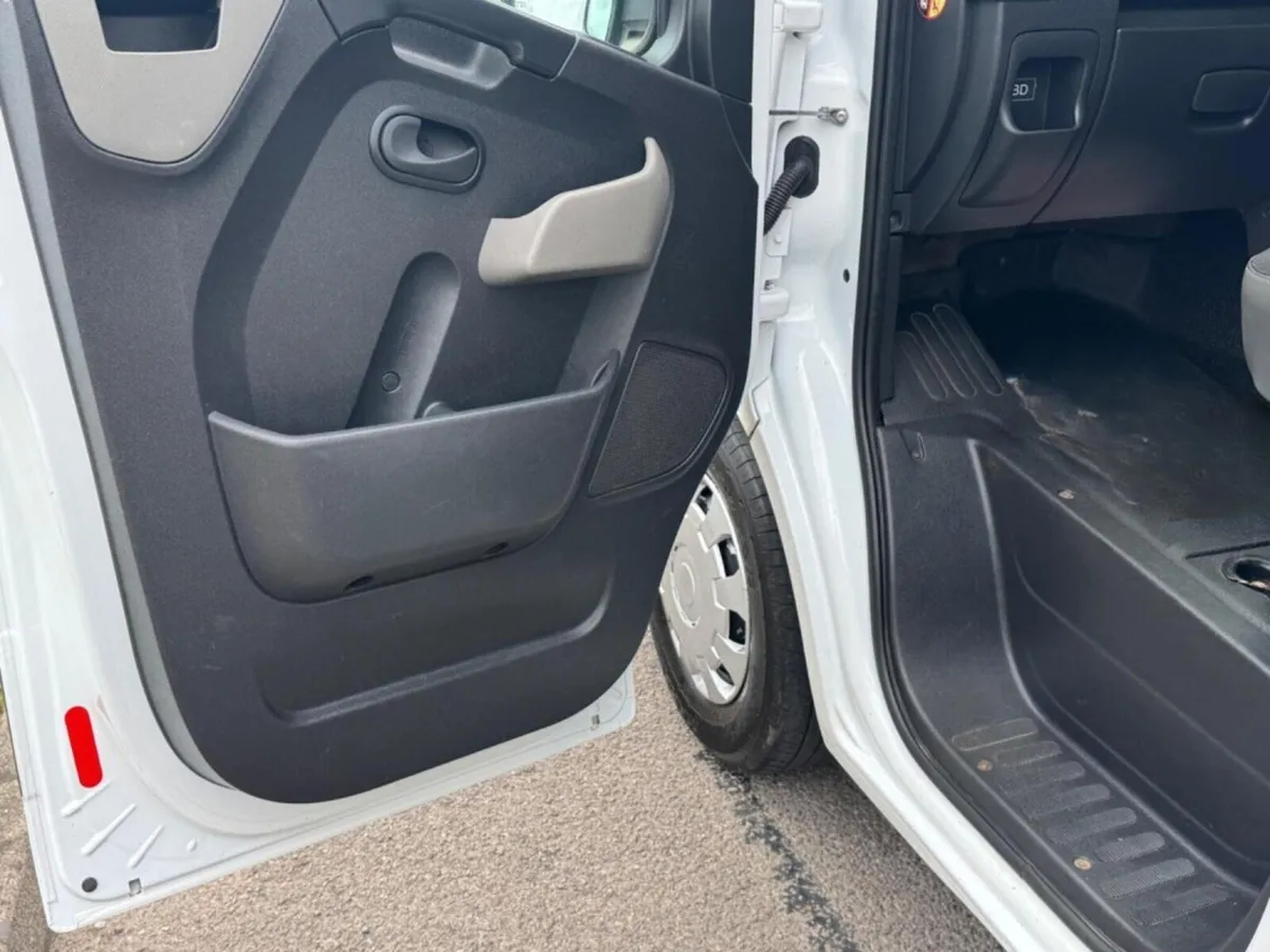 2018 Vauxhall Movano Dropside Van - Image 4