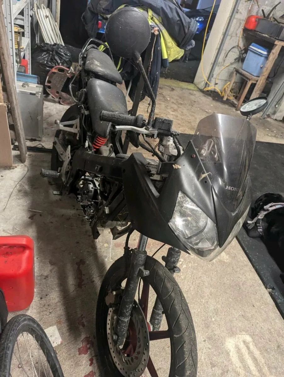 Honda CBR125R Project  2006 - Image 2