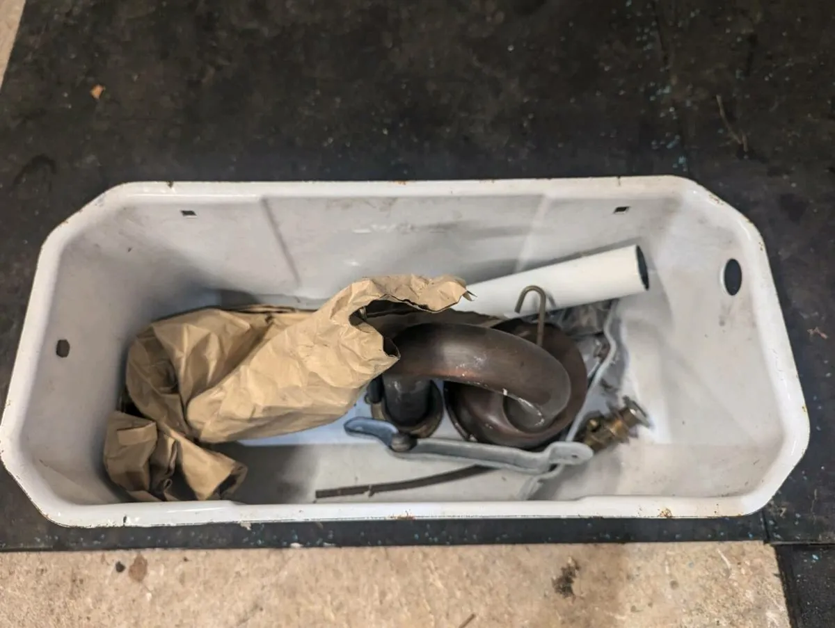 Vintage / Period toilet cistern - Image 1