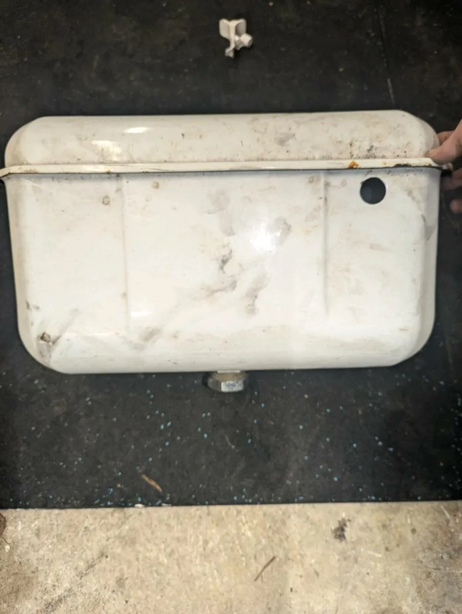 Vintage / Period toilet cistern - Image 2