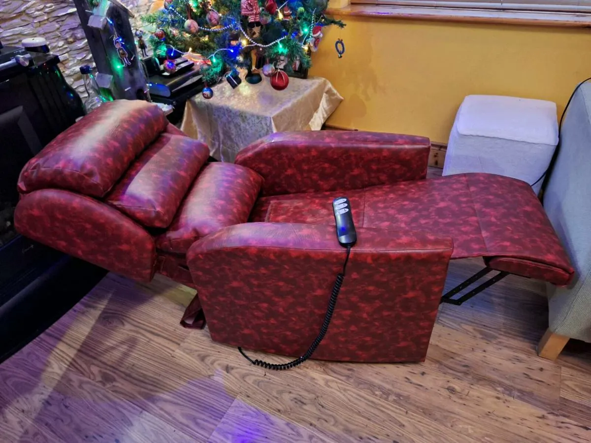Electric riser recliner armchair - Image 3