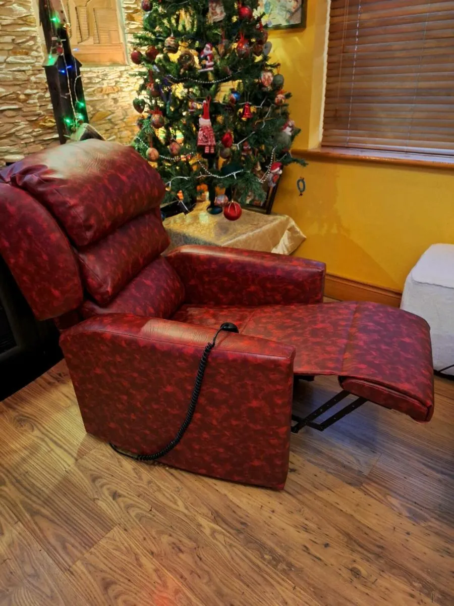 Electric riser recliner armchair - Image 4