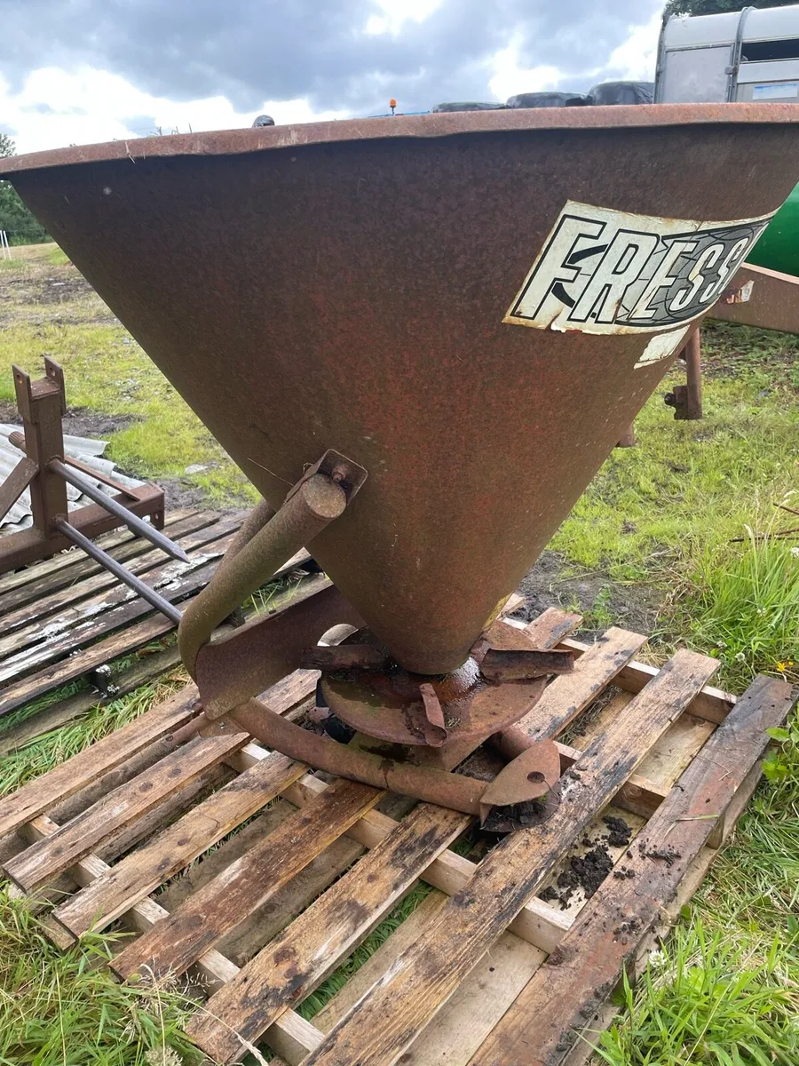 Fertiliser spreader,haybob,box - Image 2