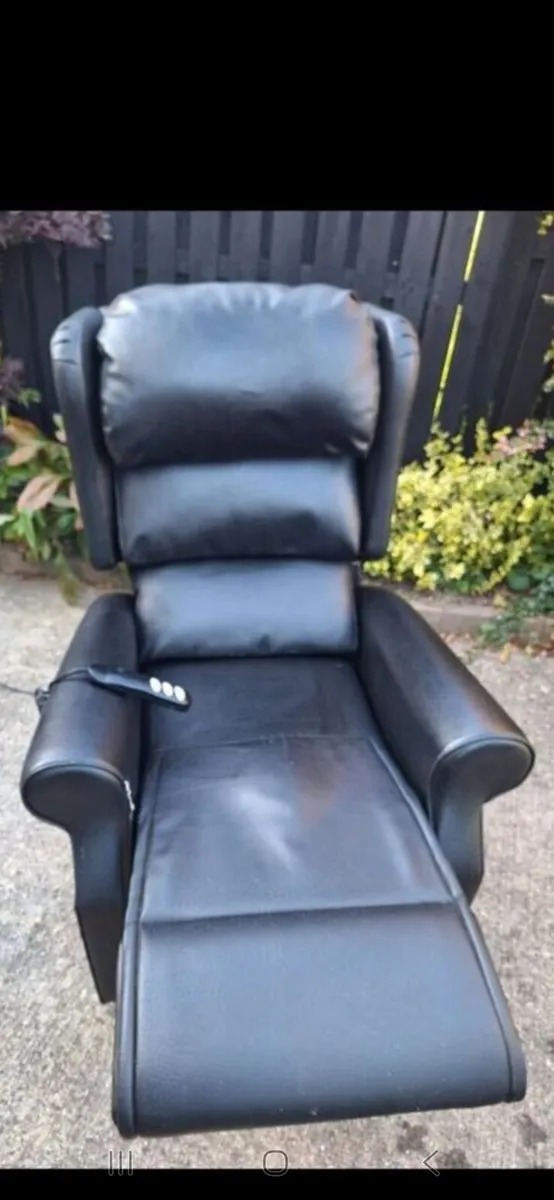 Riser recliner electric armchair - Image 3