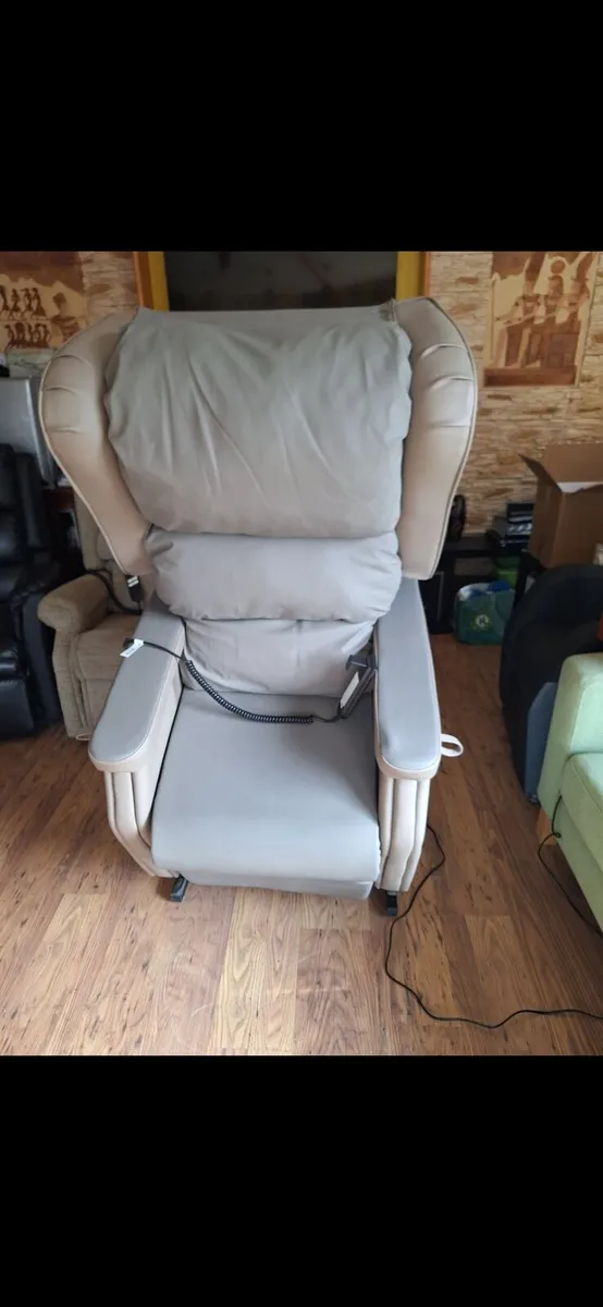 Electric riser recliner armchair - Image 4