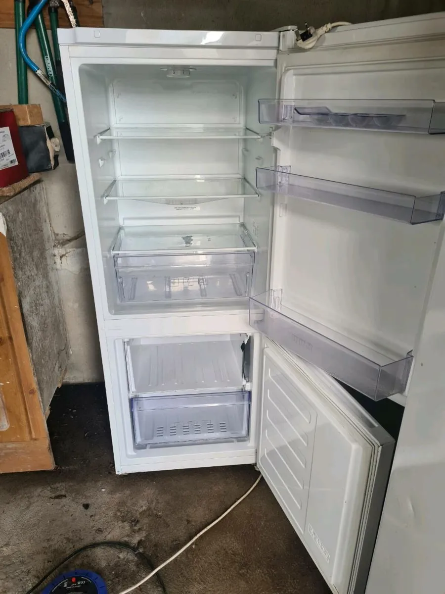 Beko fridge freezer - Image 2