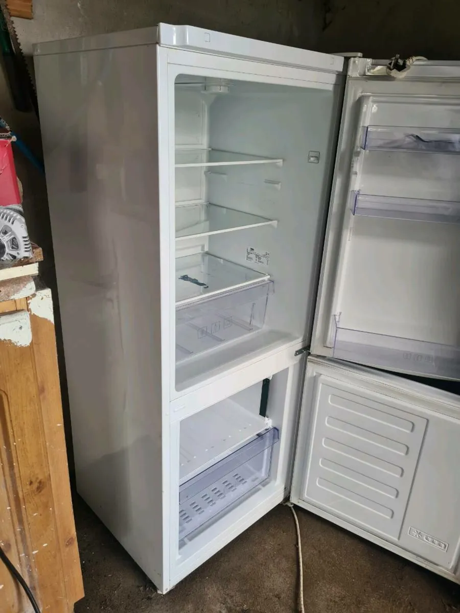 Beko fridge freezer - Image 3