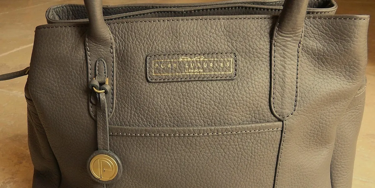 Pure Luxuries London Ladies Leather Handbag - Image 4
