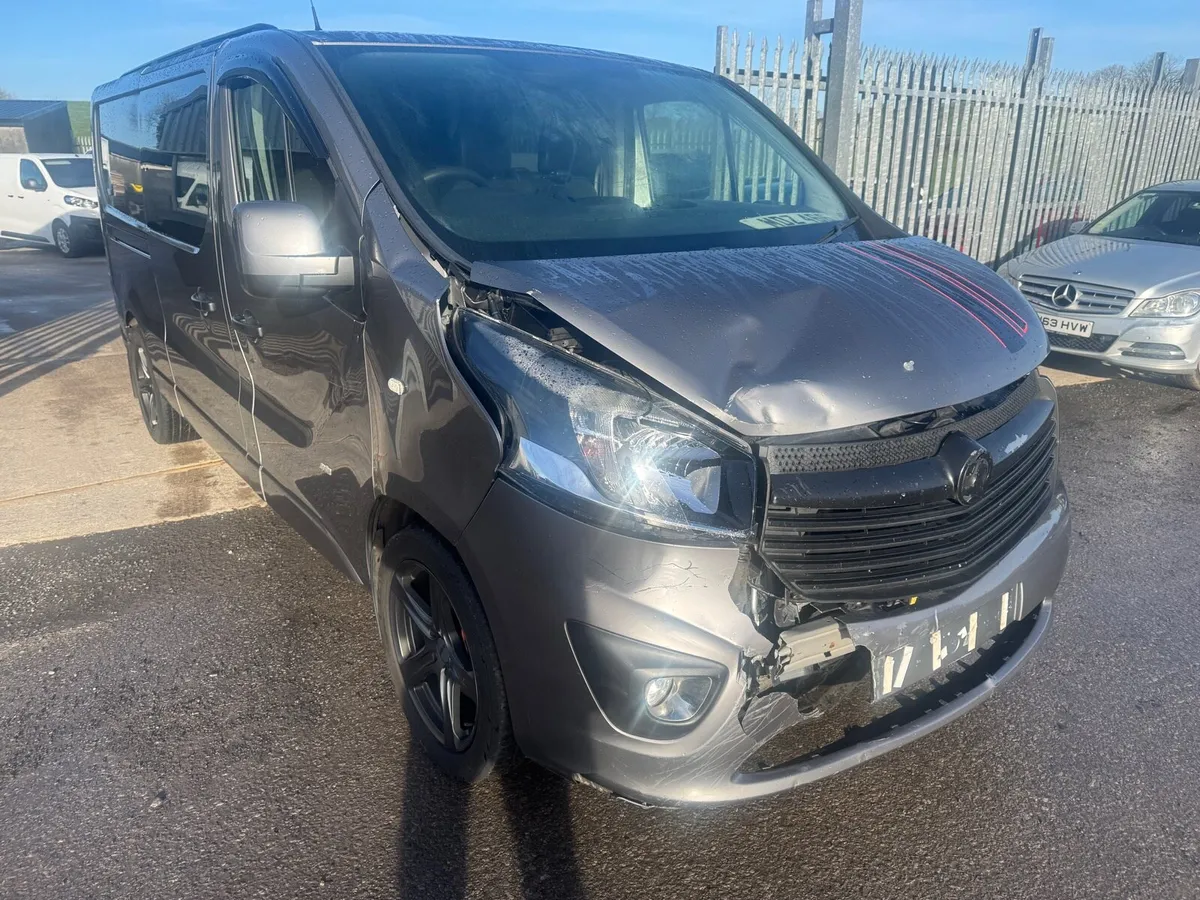 LATE 2017 VAUXHALL VIVARO LWB FACTORY CREW VAN - Image 1