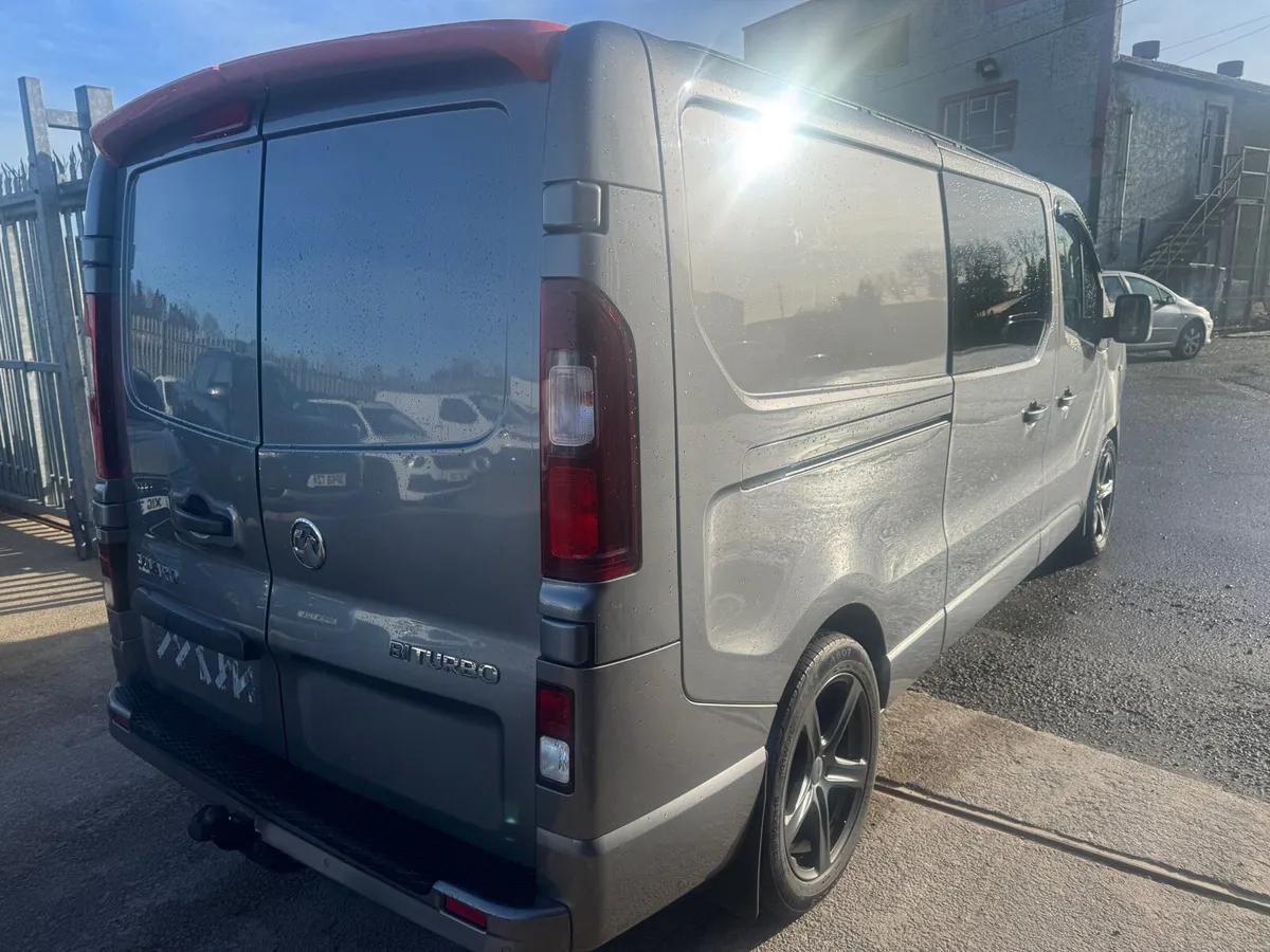LATE 2017 VAUXHALL VIVARO LWB FACTORY CREW VAN - Image 2