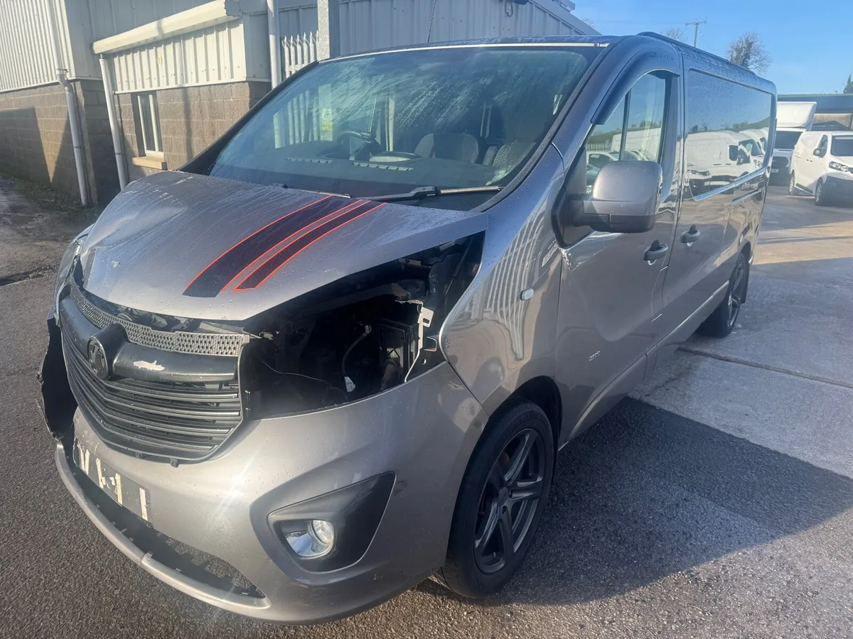 LATE 2017 VAUXHALL VIVARO LWB FACTORY CREW VAN - Image 4