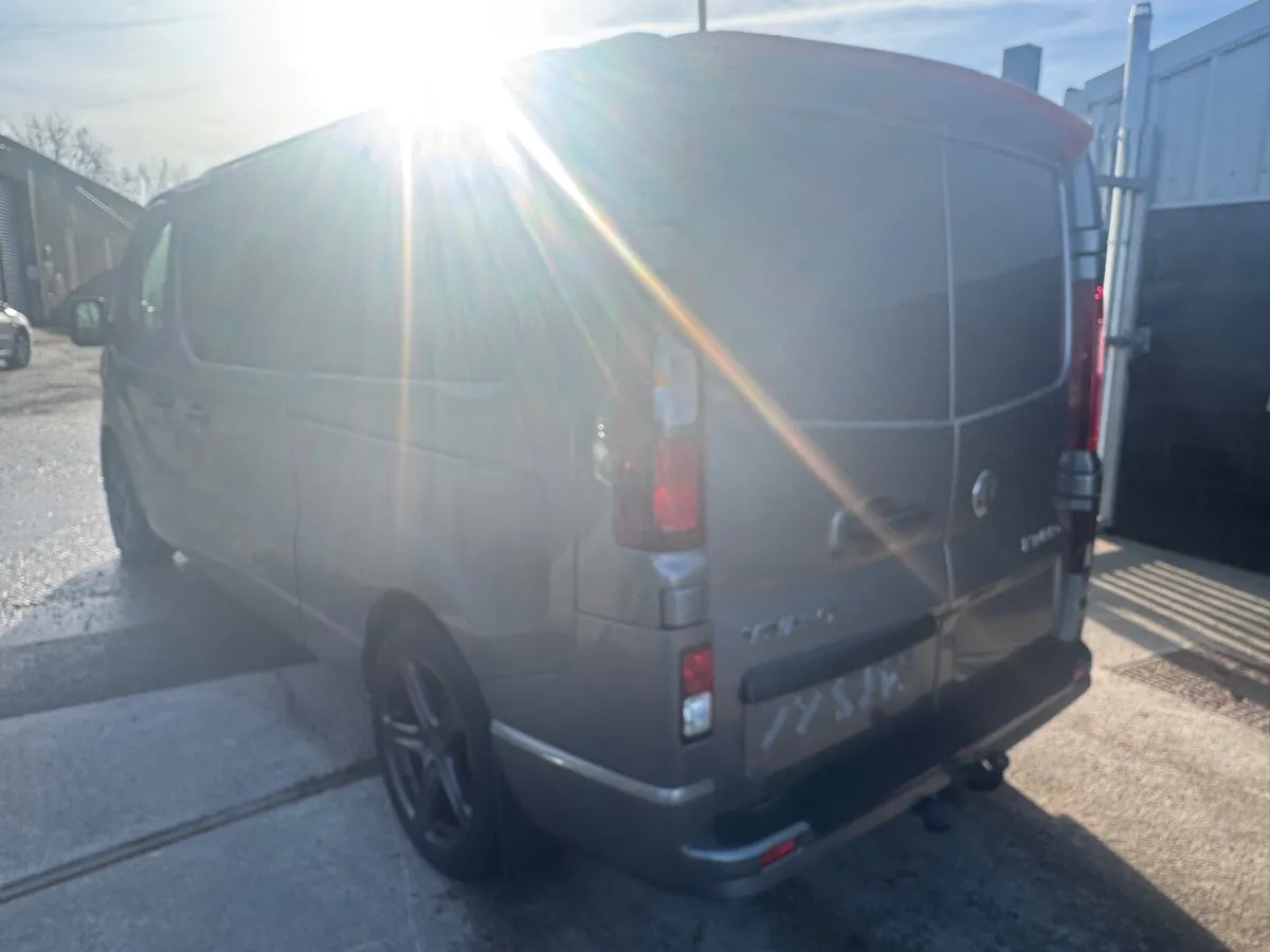 LATE 2017 VAUXHALL VIVARO LWB FACTORY CREW VAN - Image 3