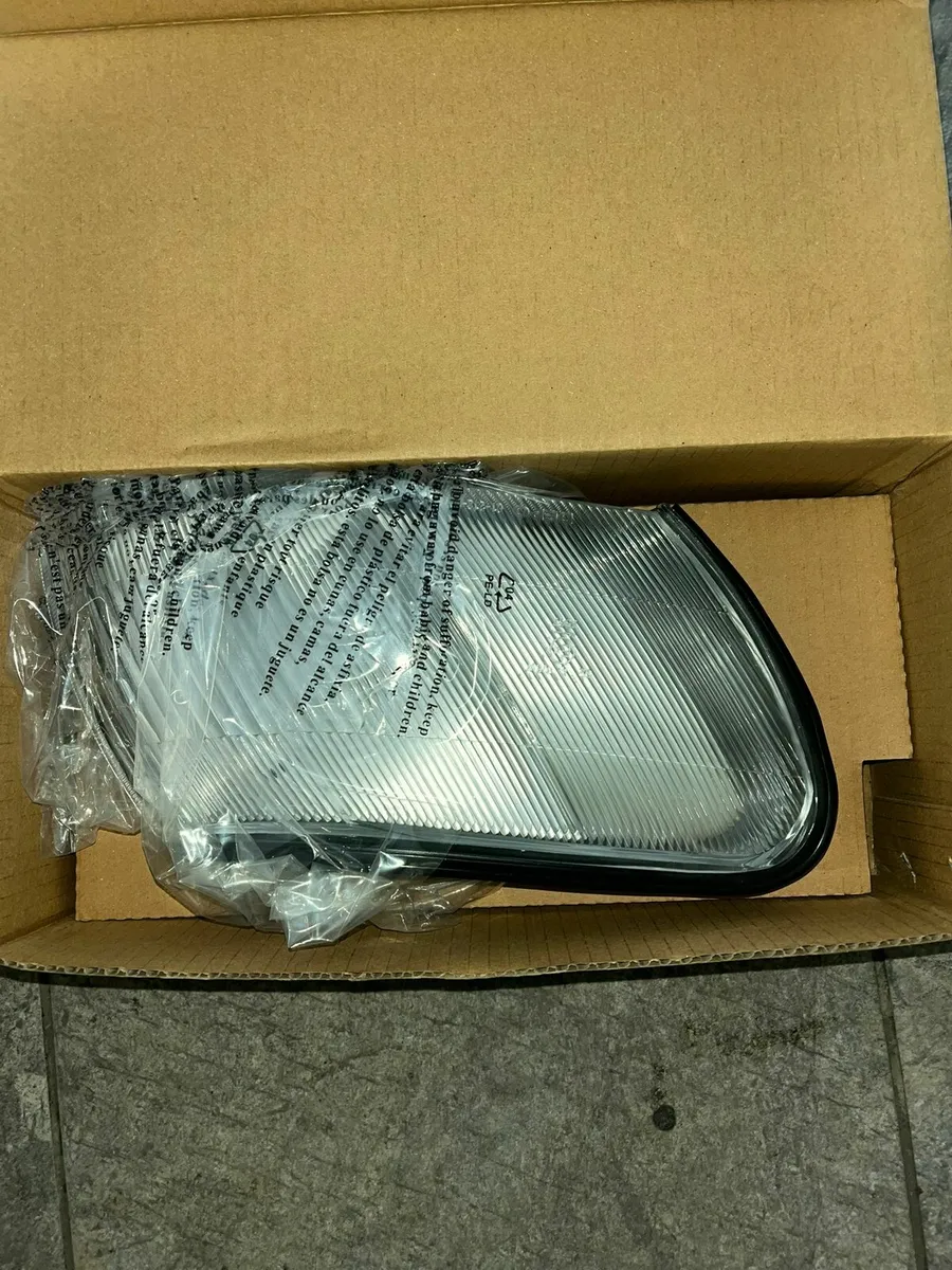 Toyota Corlla Parking Lamp 1992-1997 - Image 1