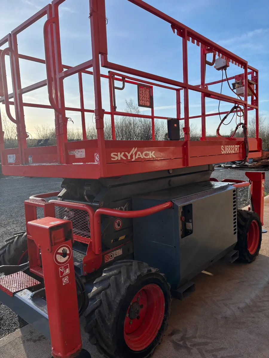 SkyJack SJ6832RT 4x4 Scissor Lift with Generator - Image 2