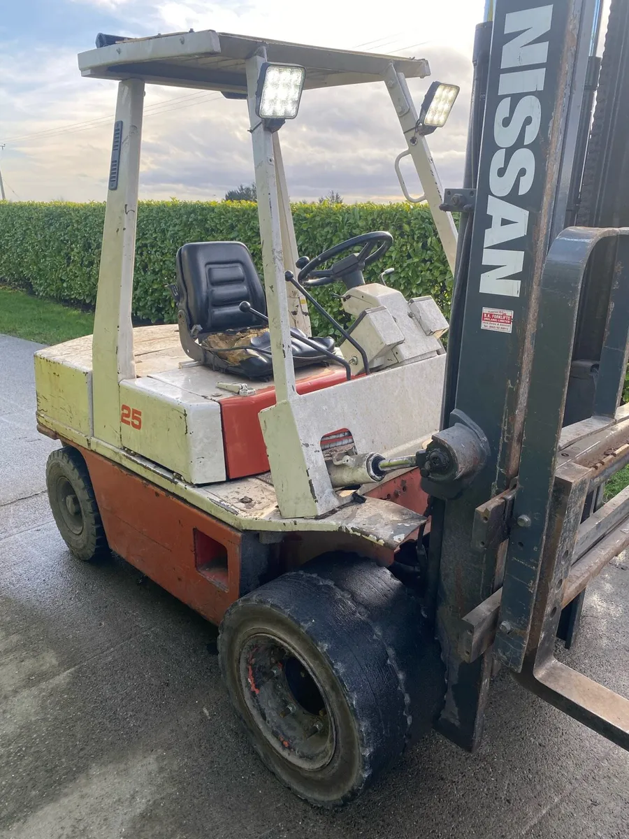 Nisan diesel forklift - Image 1
