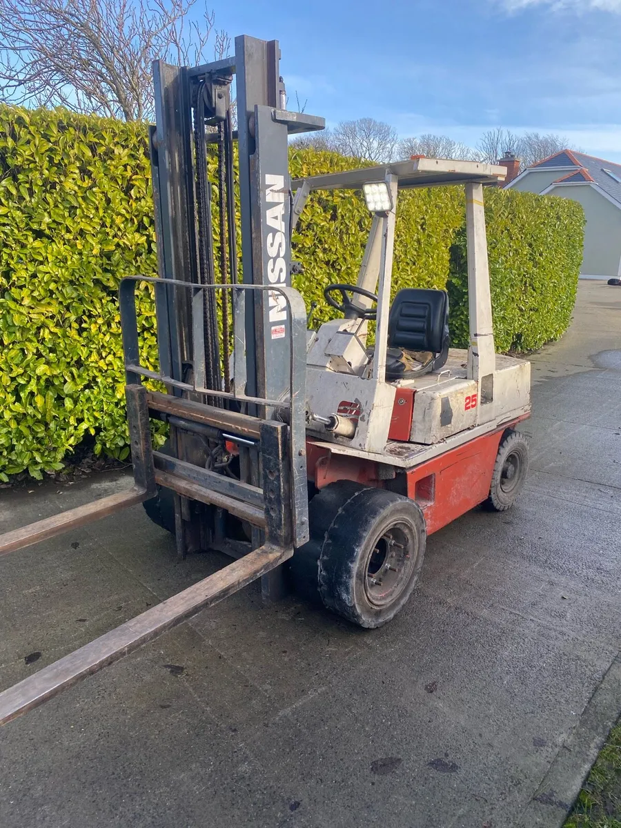 Nisan diesel forklift - Image 2