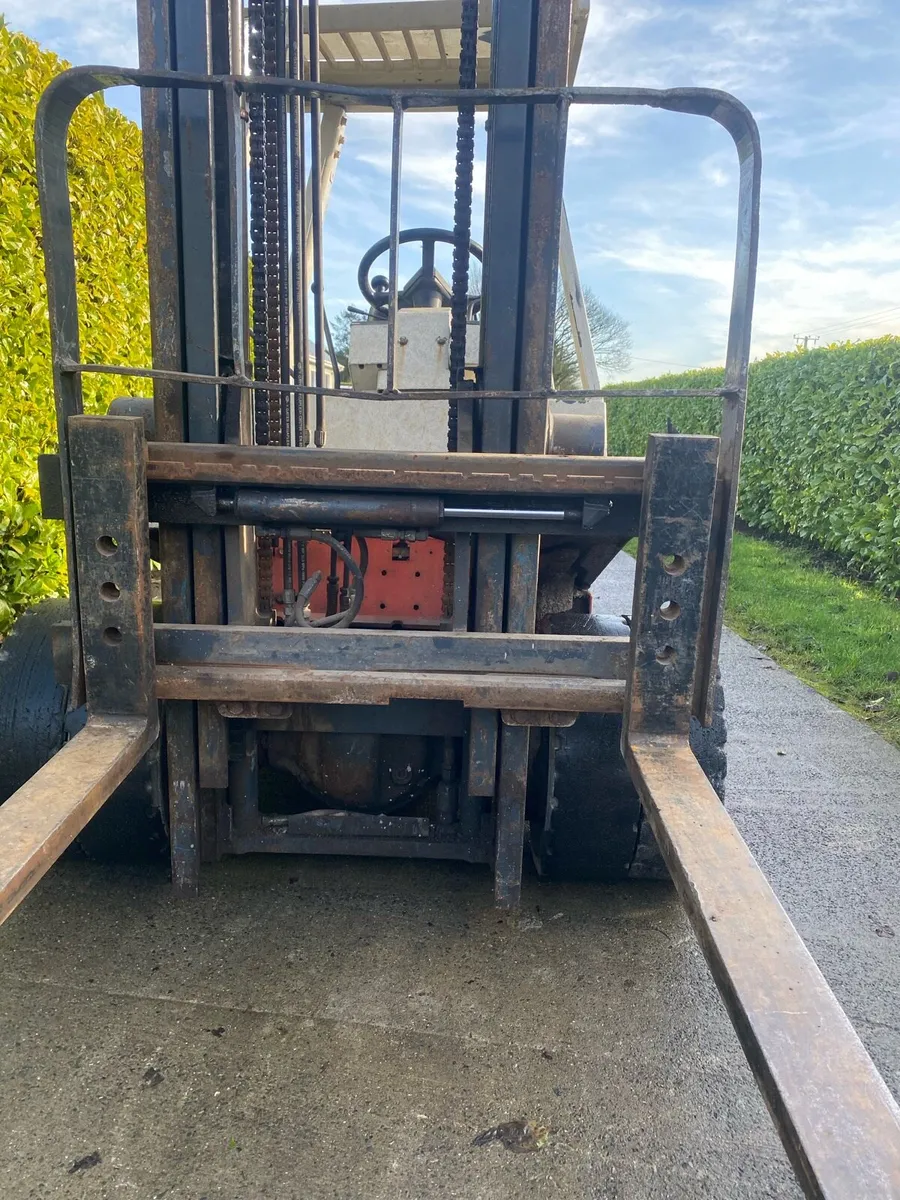 Nisan diesel forklift - Image 3