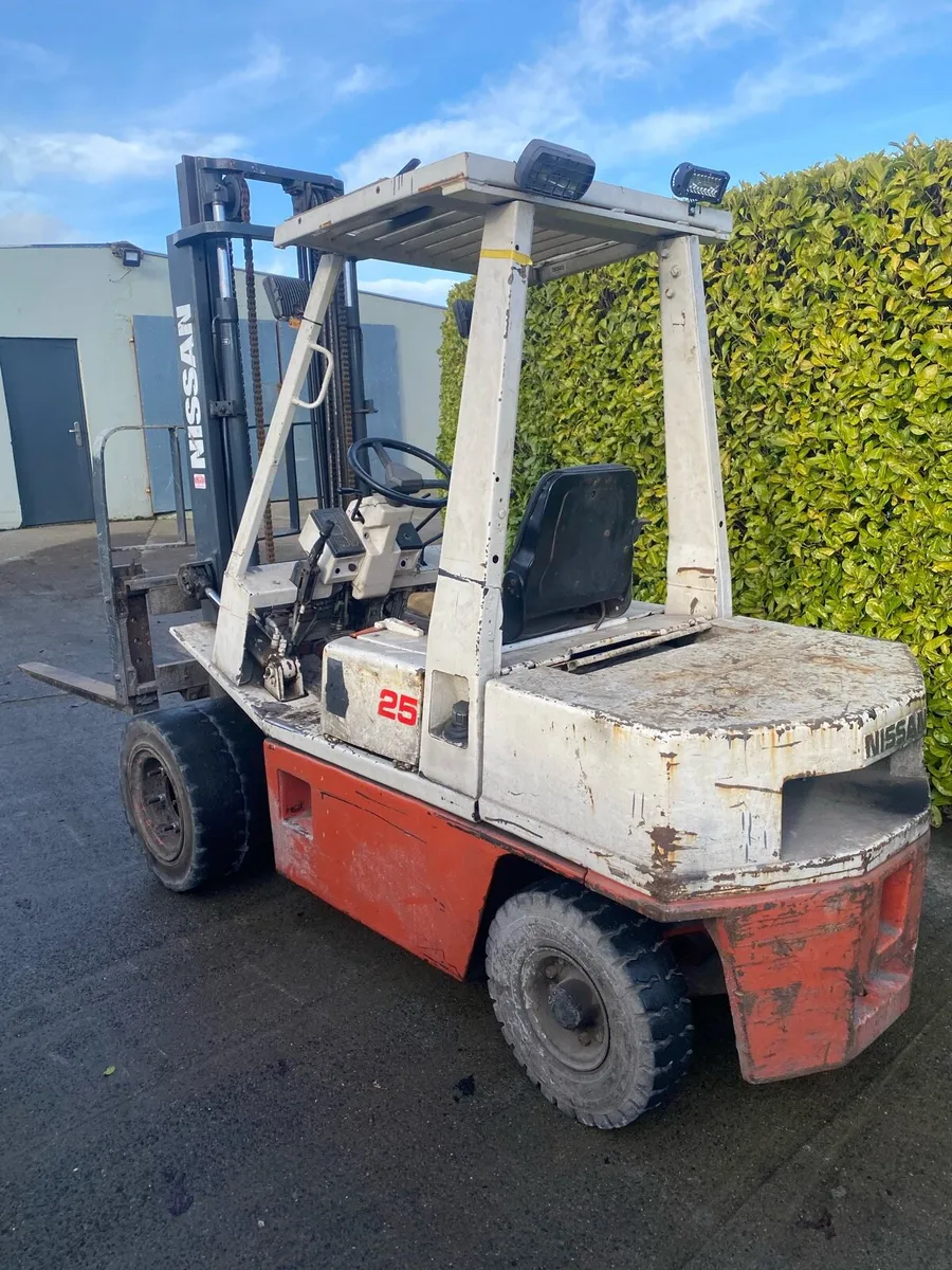 Nisan diesel forklift - Image 4