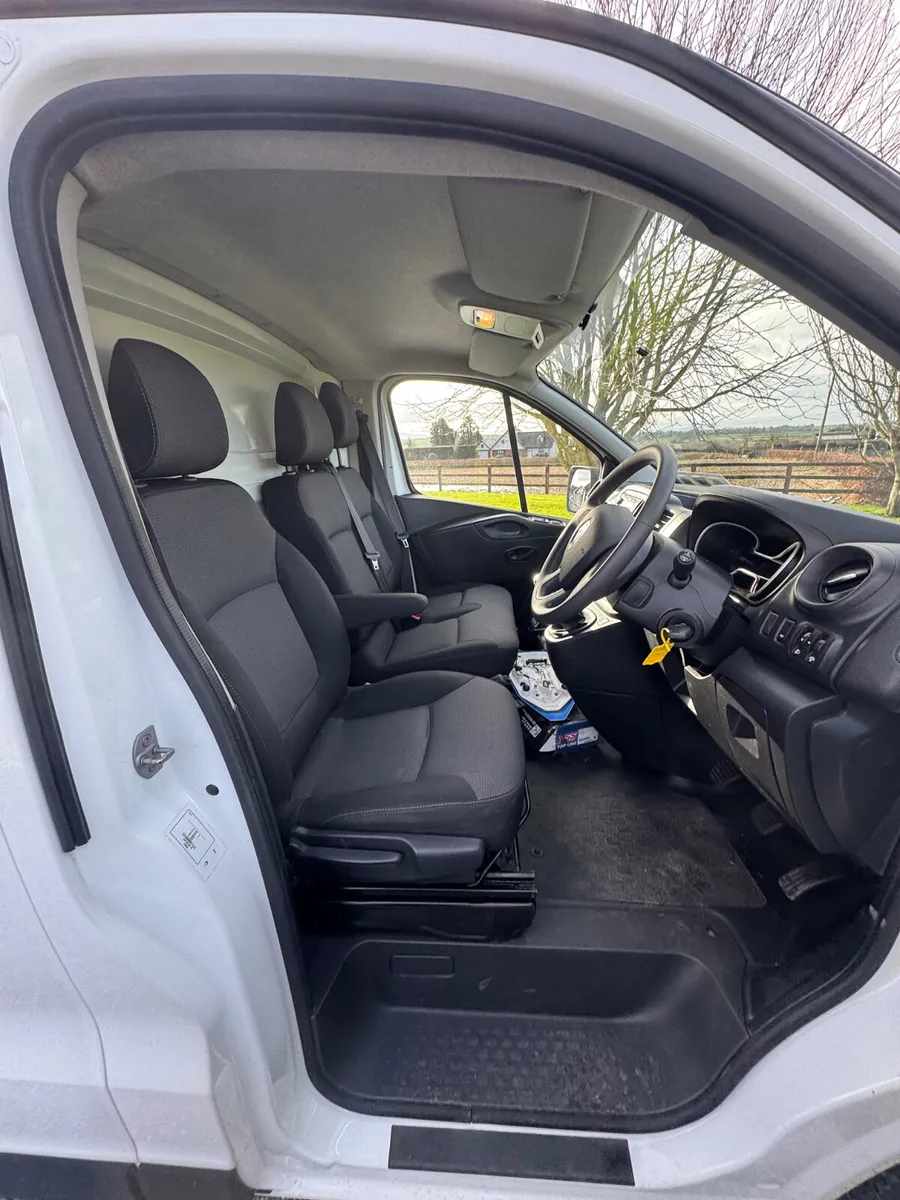 Renault Trafic 2021 new doe low km - Image 4
