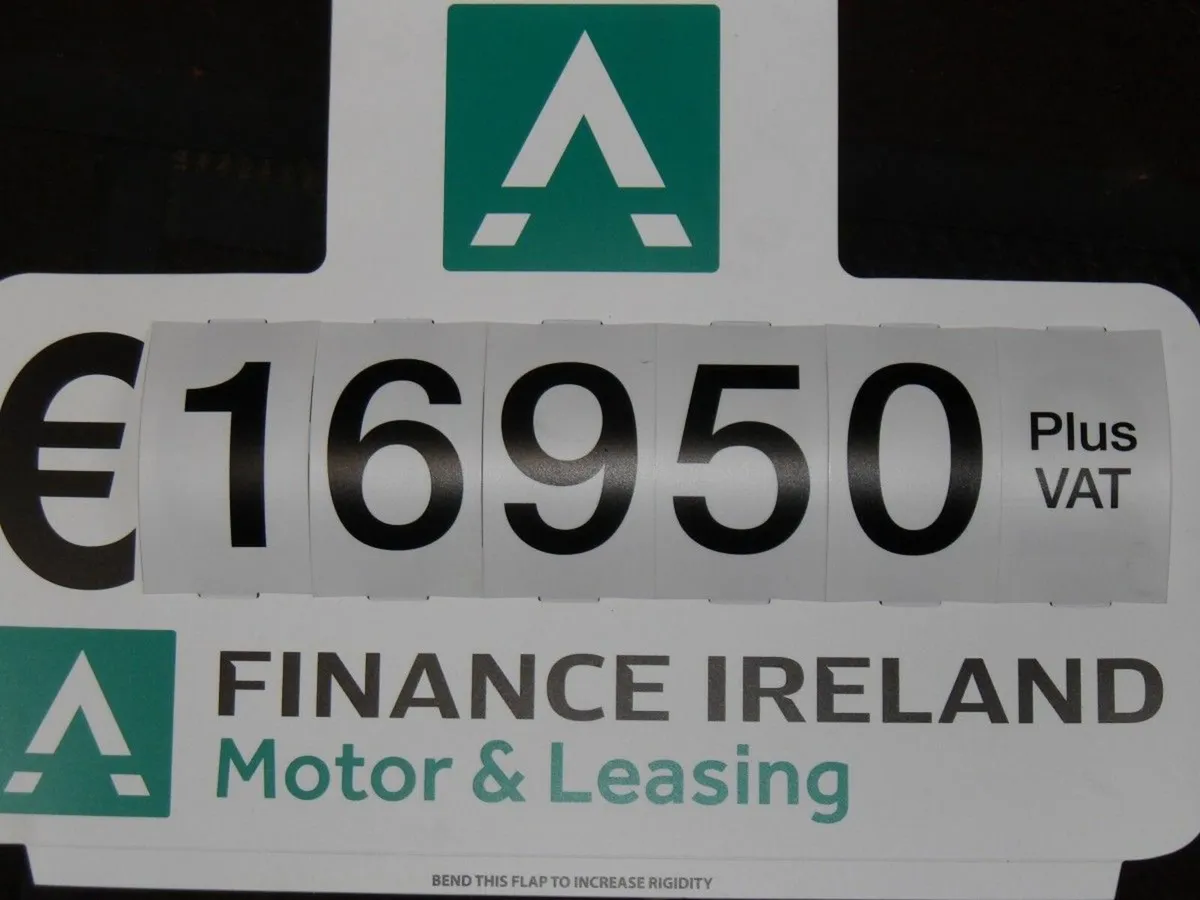 Volkswagen Crafter CRAFTER 35 MWB 140BHP  M6F HR 5 - Image 3