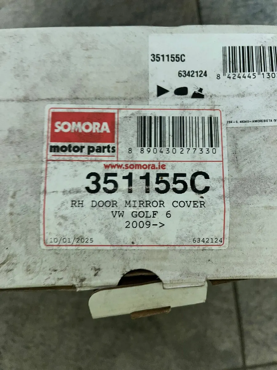 VW Golf Right hand side mirror Cover - Image 1